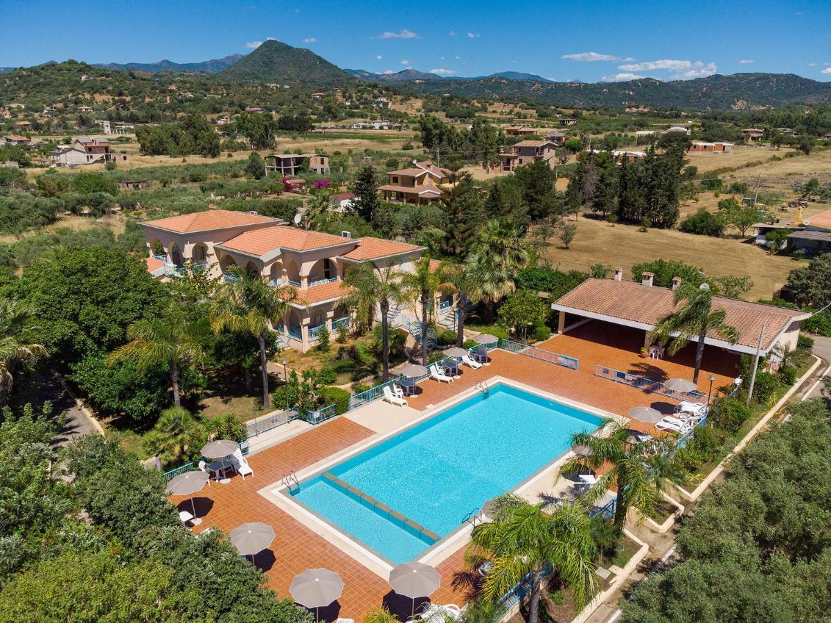 Mare Azzurro Aparthotel Cardedu Buitenkant foto